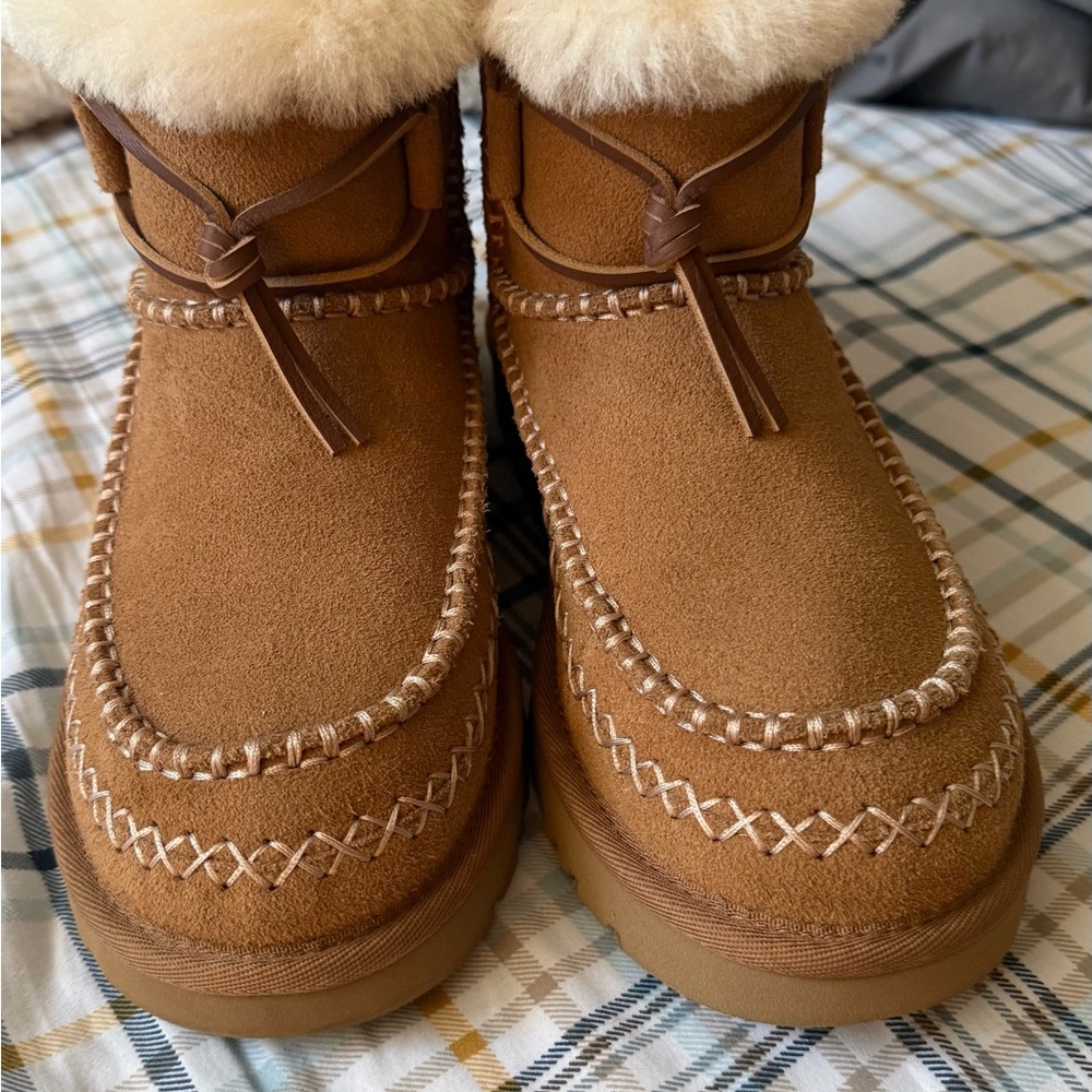 UGG Chestnut Boots with Cream Shearling